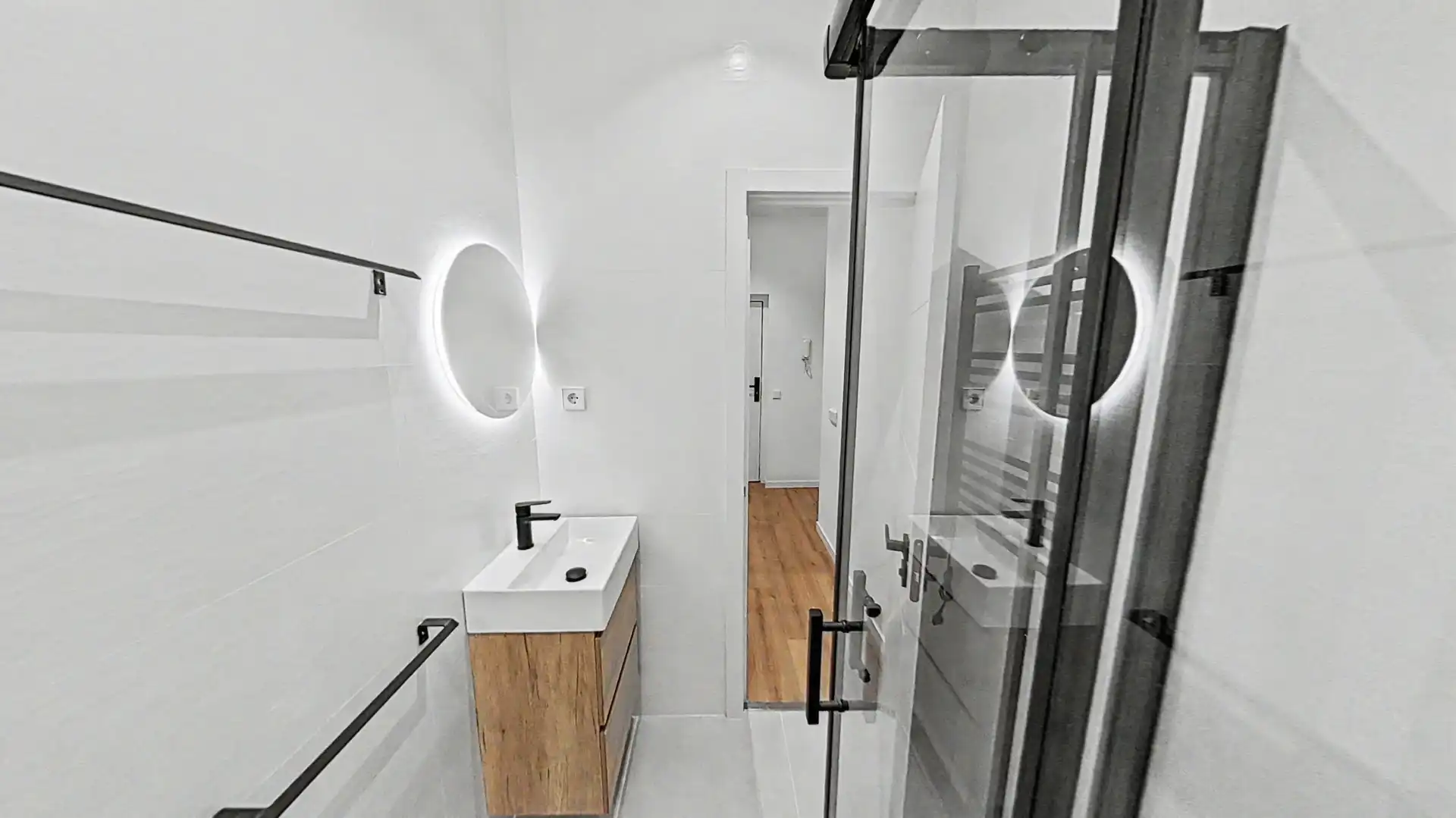 Bathroom of Flat for rent in Madrid  with Oven and Washing machine