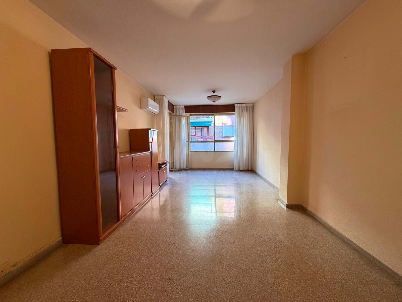 Sala d'estar de Pis en venda en Alicante / Alacant amb Aire condicionat i Terrassa