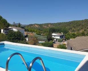 Piscina de Casa adosada en venda en Cadalso de los Vidrios amb Terrassa i Piscina