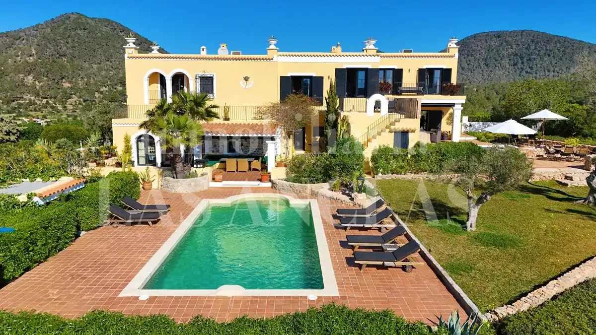 Casa rústica amb piscina en venda a Sant Josep