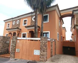 Vista exterior de Casa adosada en venda en Chiclana de la Frontera amb Aire condicionat