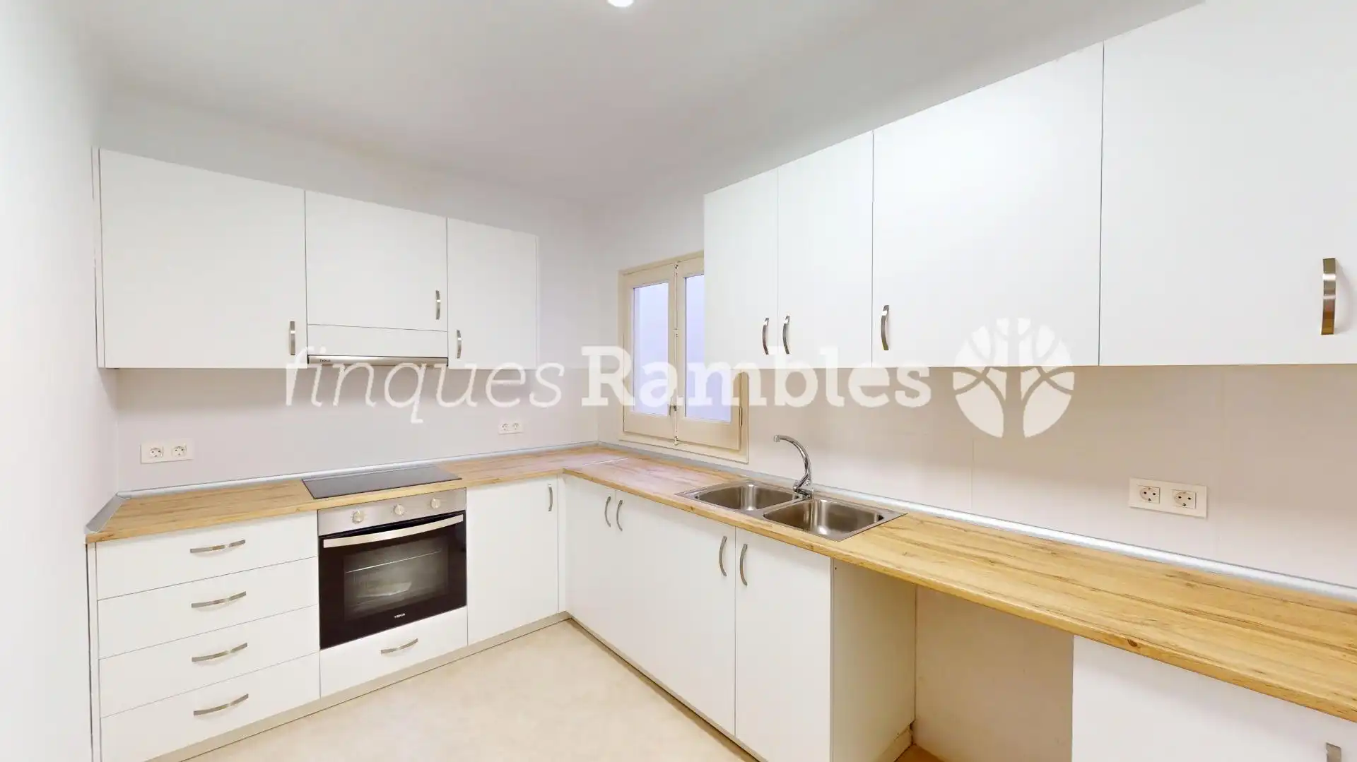 Kitchen of Flat for sale in Igualada  with Parquet flooring and Terrace