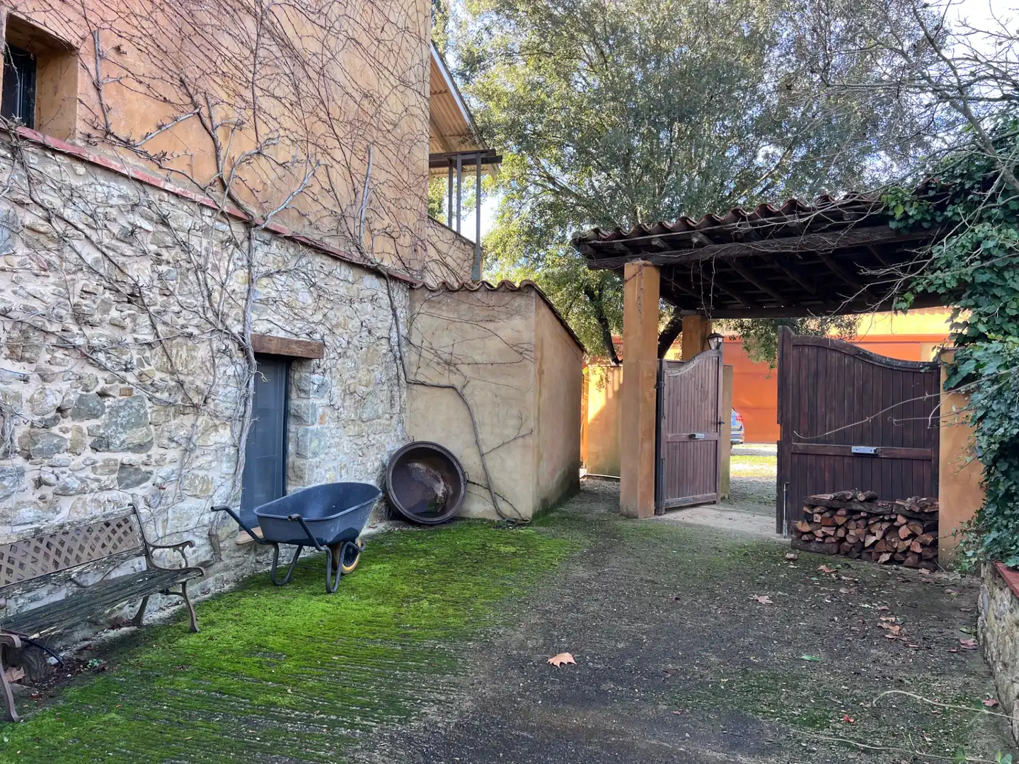 Vista exterior de Finca rústica en venda en Mieres (Girona) amb Aire condicionat, Jardí privat i Parquet