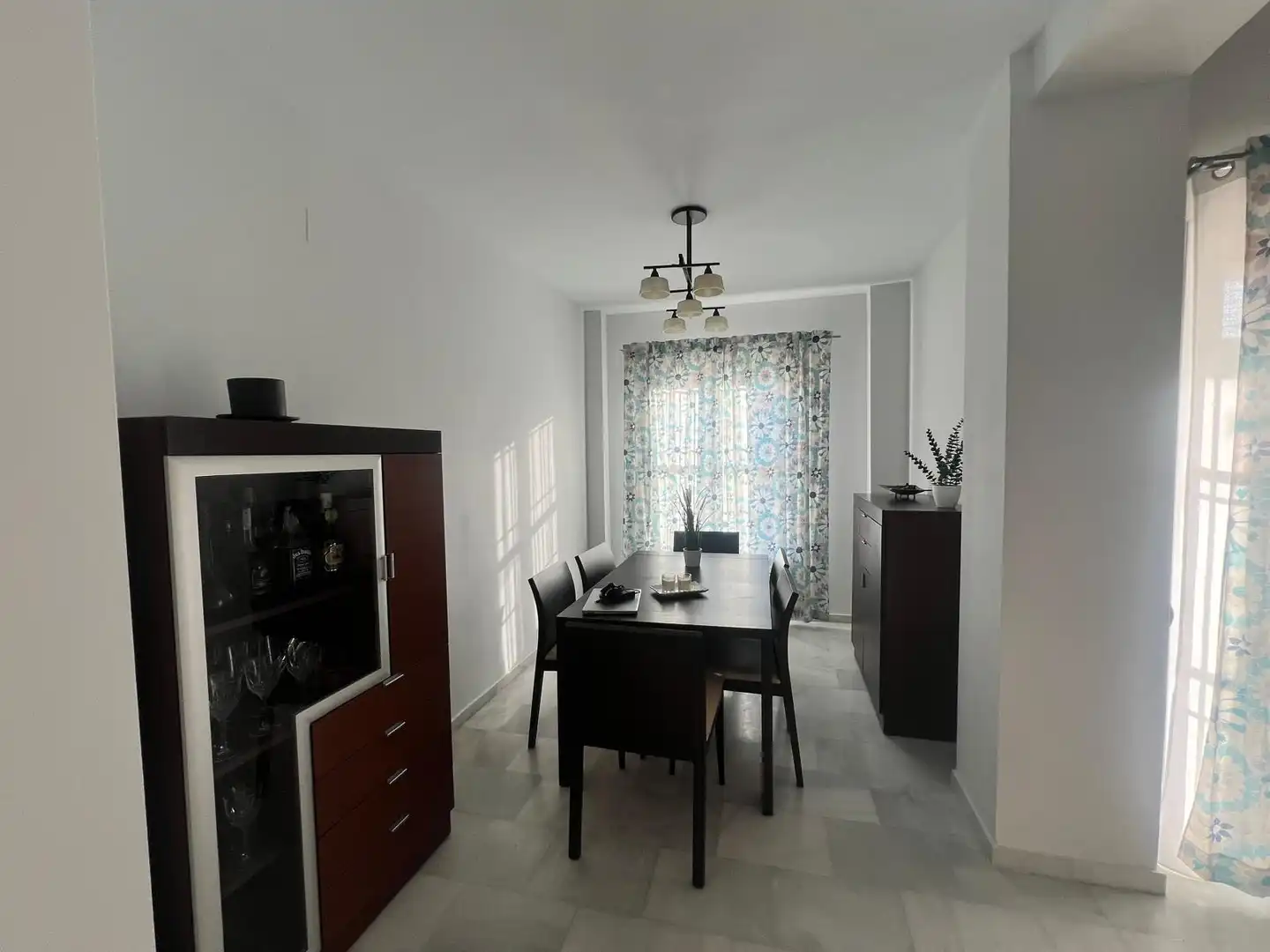 Menjador de Casa o xalet en venda en Los Barrios amb Aire condicionat, Jardí privat i Terrassa