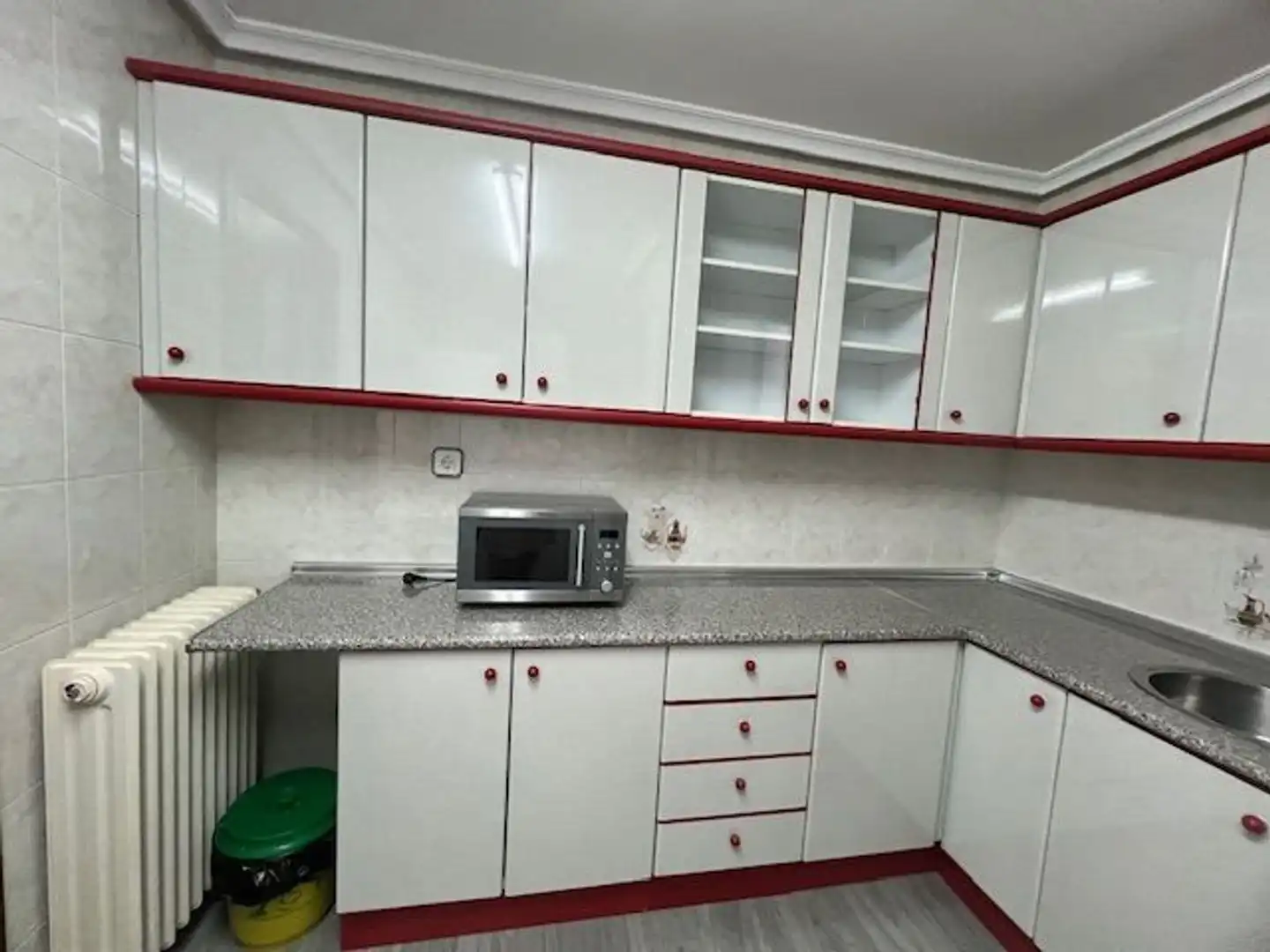Flat with lift to rent in Avenida Primero de Mayo 94, imagen 2