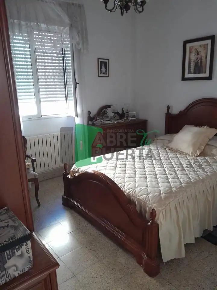 Habitación de Casa o chalet en venta en Ourense Capital  con Calefacción y Jardín privado