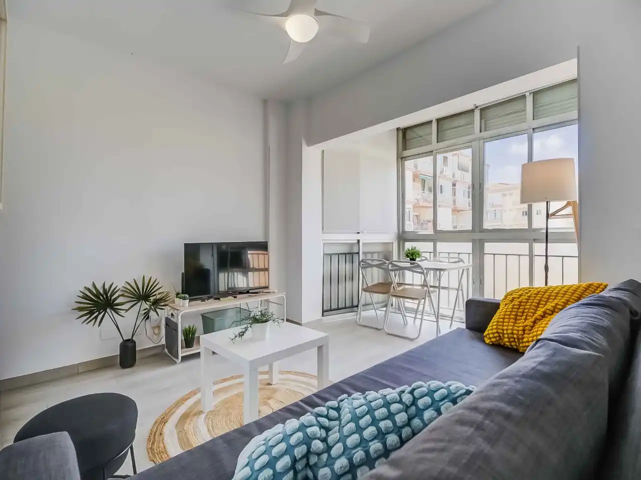Sala de estar de Piso de alquiler en Torremolinos con Aire acondicionado y Balcón
