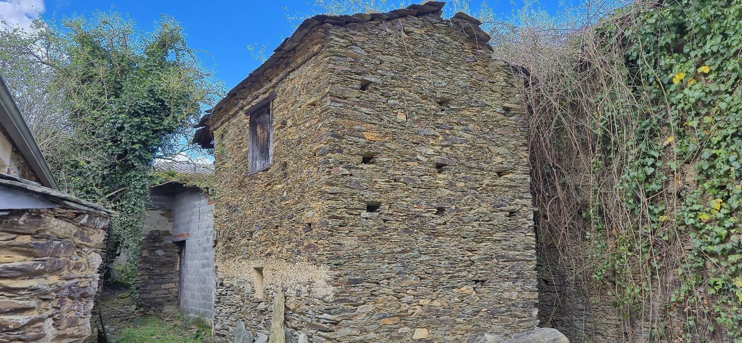 Vista exterior de Casa o xalet en venda en Lourenzá amb Calefacció, Terrassa i Traster