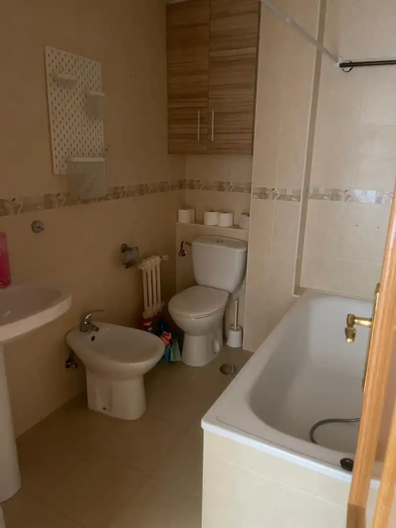Badezimmer von Wohnung zur Miete in Granada mit Heizung, Ofen und Waschmaschine
