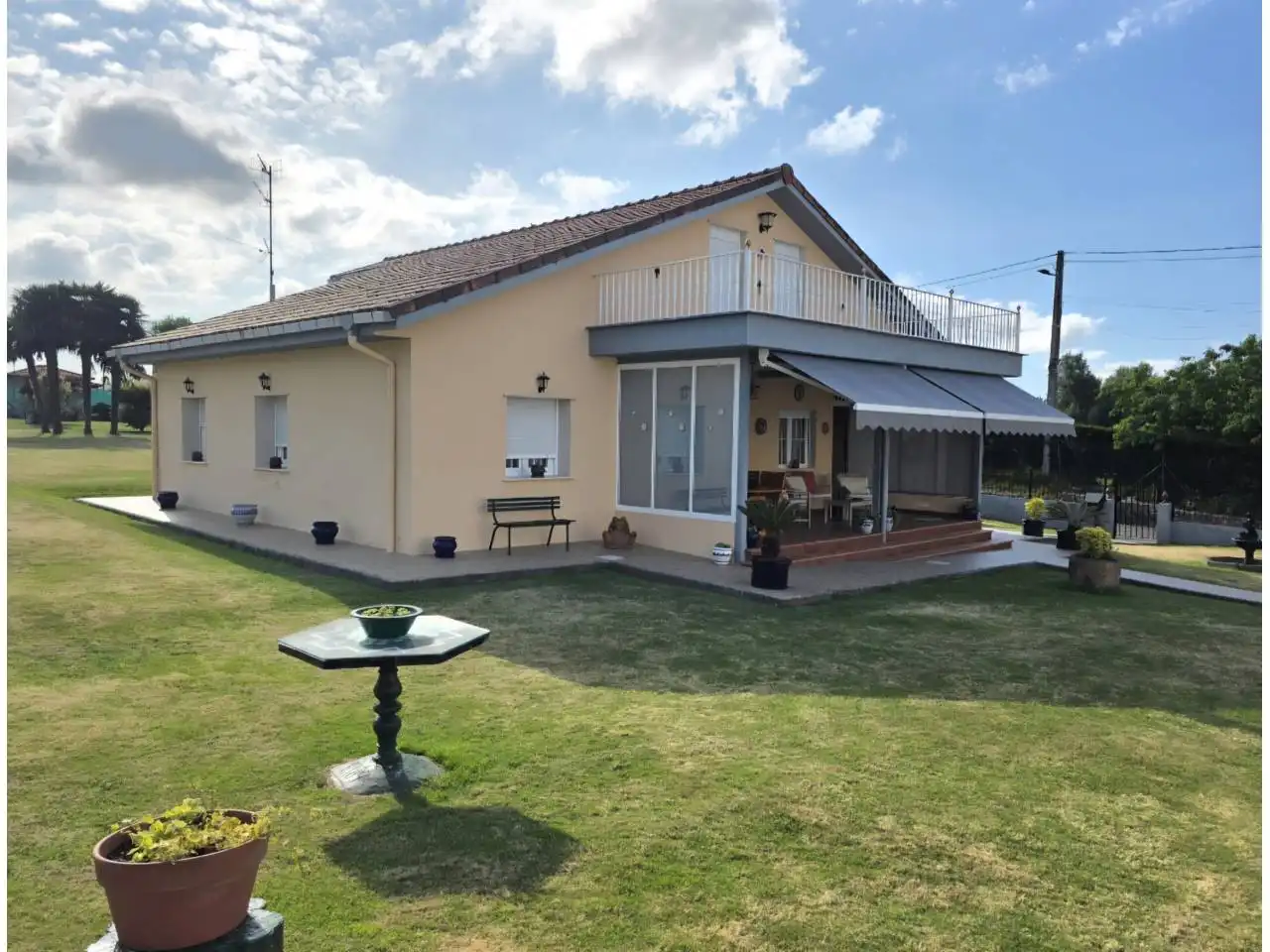 Vista exterior de Casa o chalet en venta en Puente Viesgo con Jardín privado y Amueblado