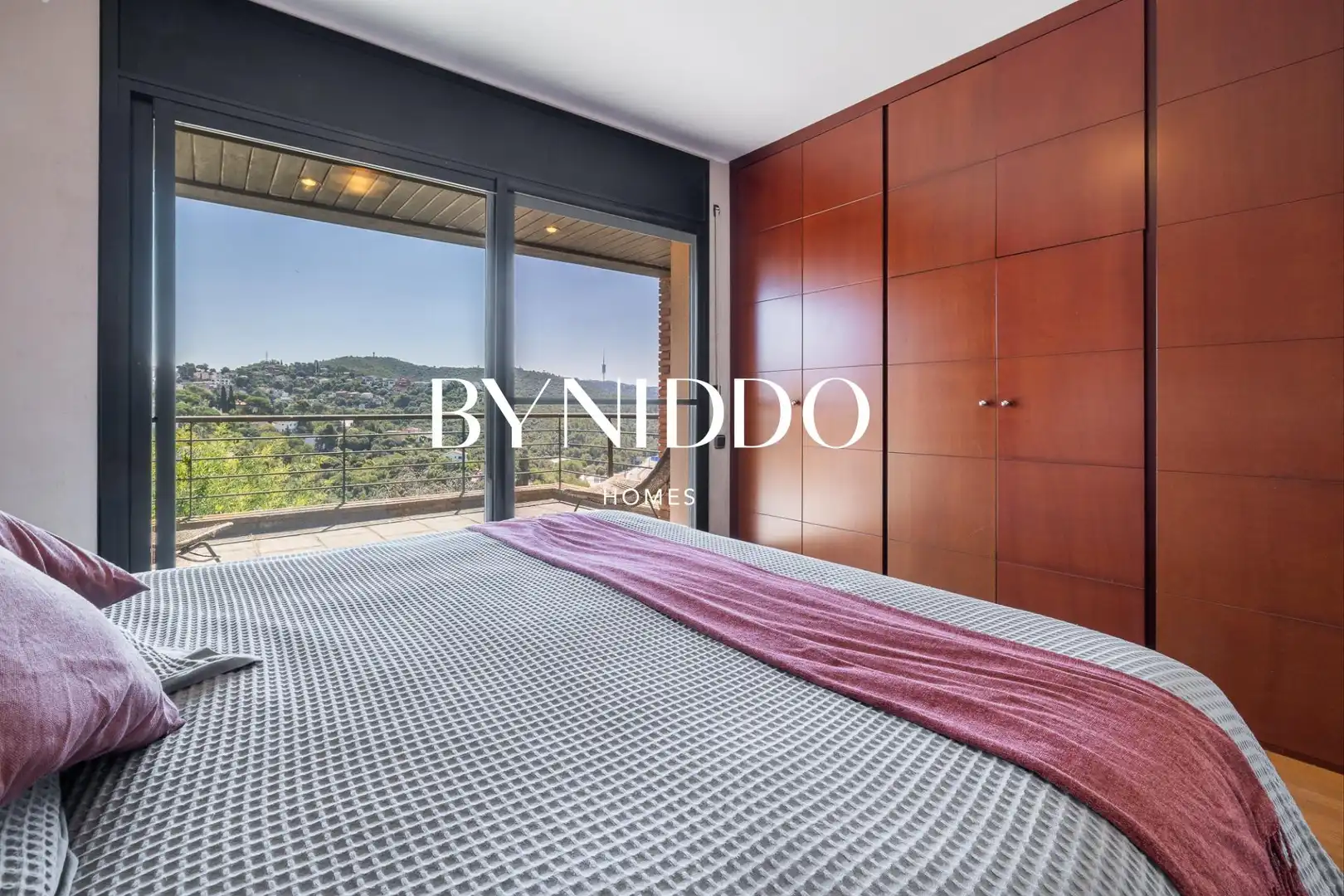 Dormitori de Casa o xalet en venda en Sant Cugat del Vallès amb Calefacció, Jardí privat i Parquet