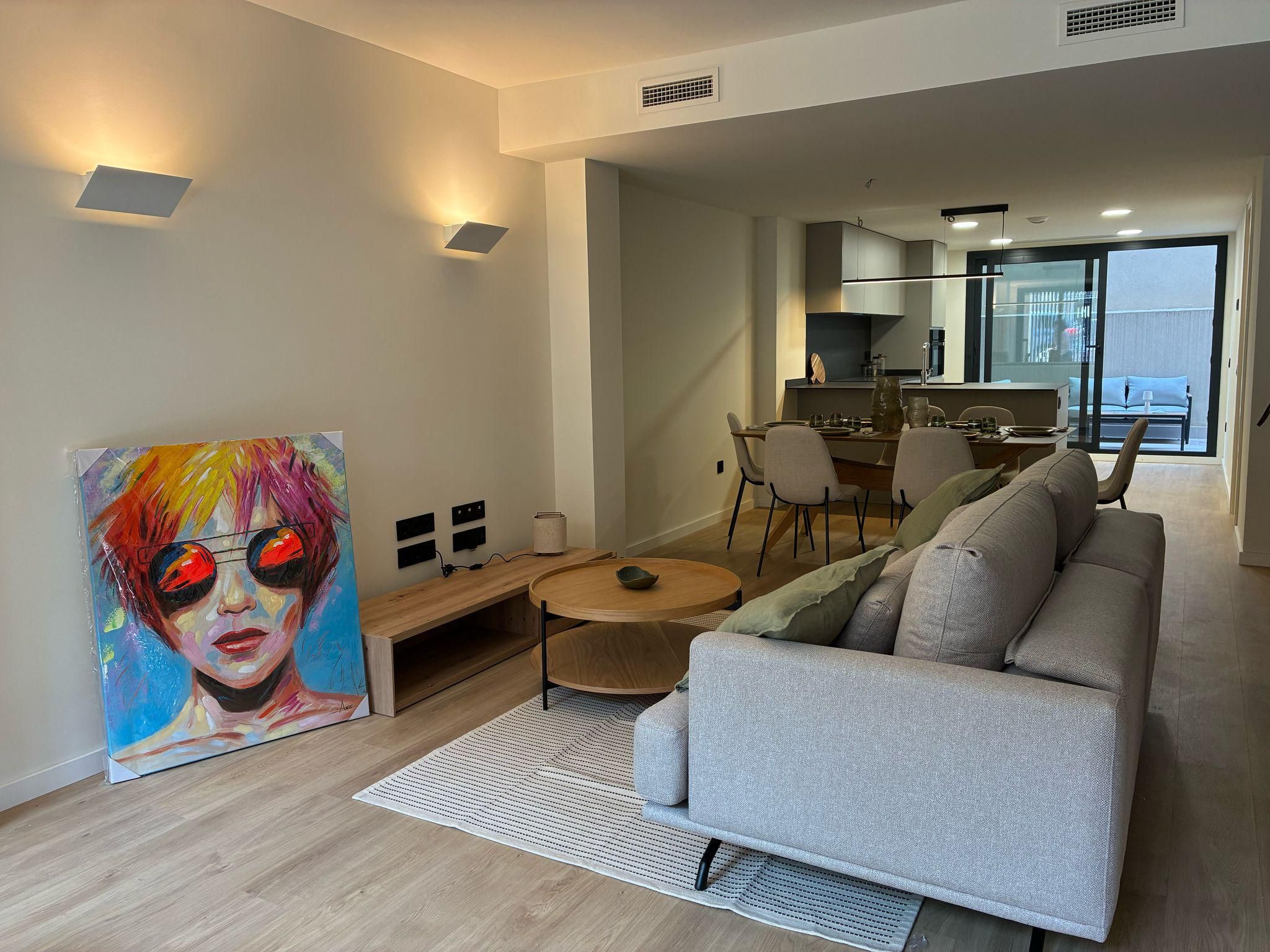 Sala d'estar de Dúplex en venda en L'Hospitalet de Llobregat amb Jardí privat, Terrassa i Traster