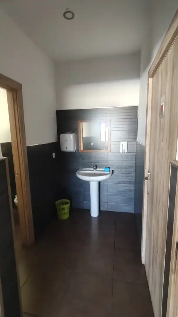 Bathroom of Commercial properties for sale in Gorafe  with Air Conditioner, Terrace and Furnished