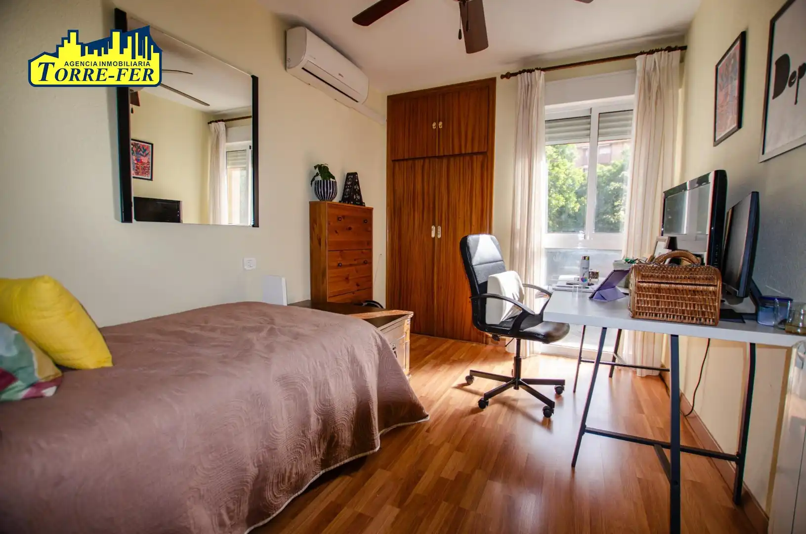 Schlafzimmer von Wohnung zum Verkauf in Almería mit Klimaanlage und Heizung