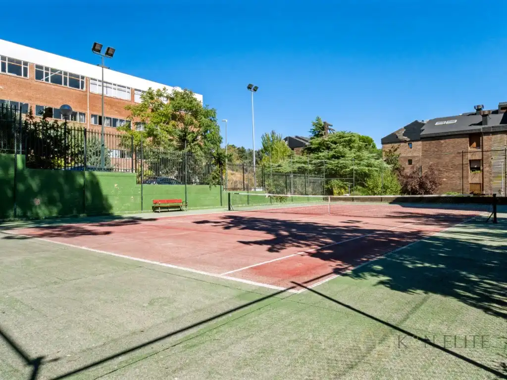 Vista exterior de Pis de lloguer en Las Rozas de Madrid amb Piscina