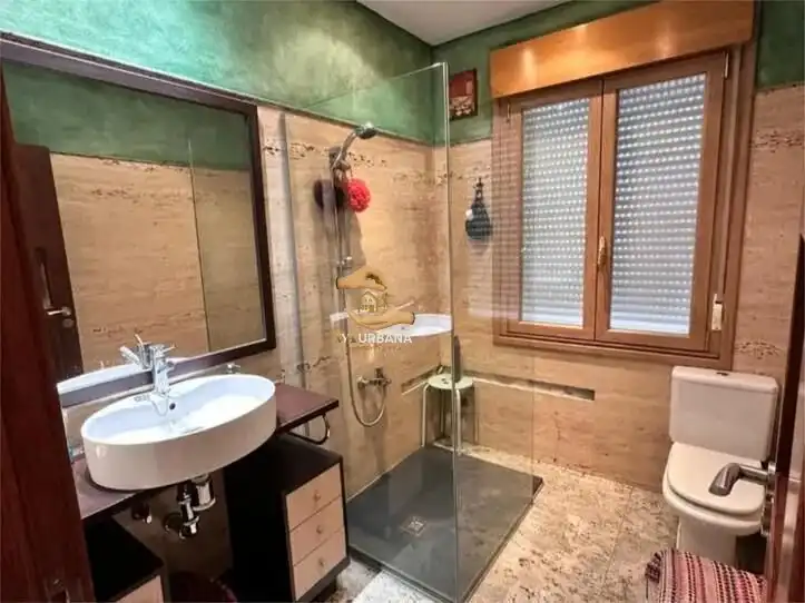 Bathroom of Flat for sale in Salamanca  with Air Conditioner, Heating and Storage room