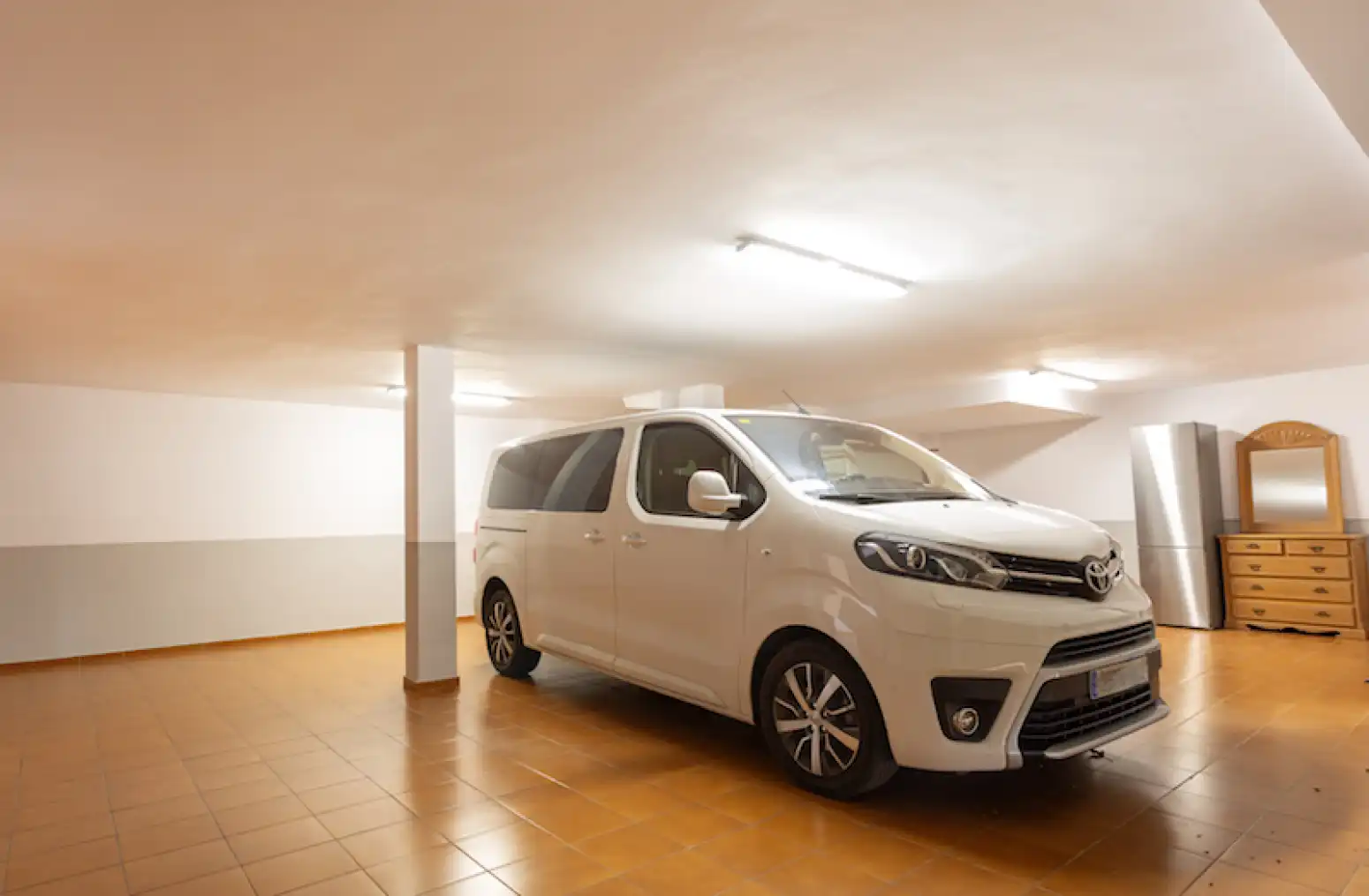 Aparcament de Casa o xalet en venda en Gijón  amb Calefacció, Parquet i Terrassa