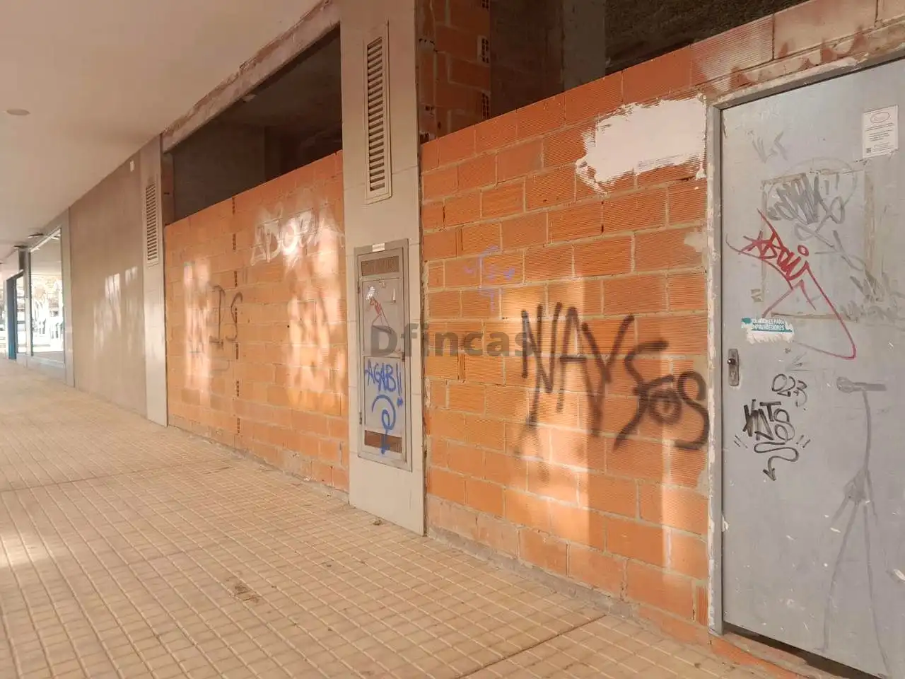 Local comercial en venda a De Luis Buñuel, imagen 12