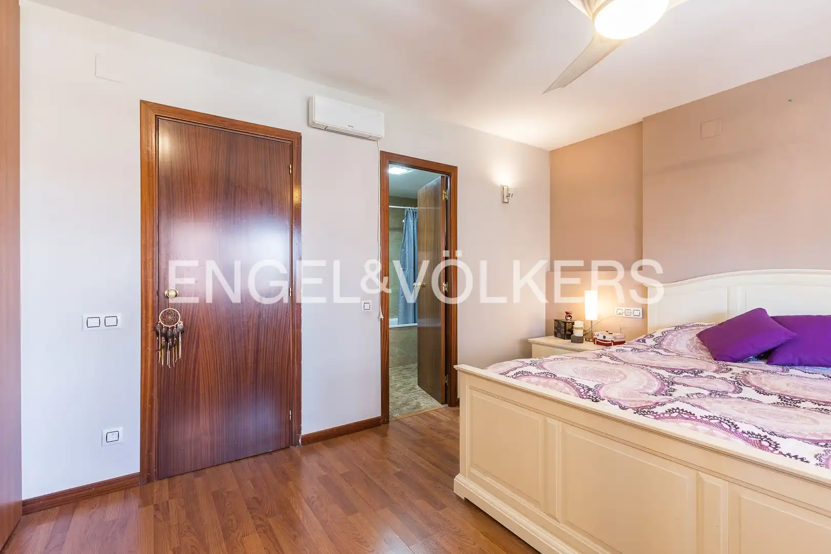 Habitación de Dúplex en venta en Sant Just Desvern con Aire acondicionado, Calefacción y Jardín privado