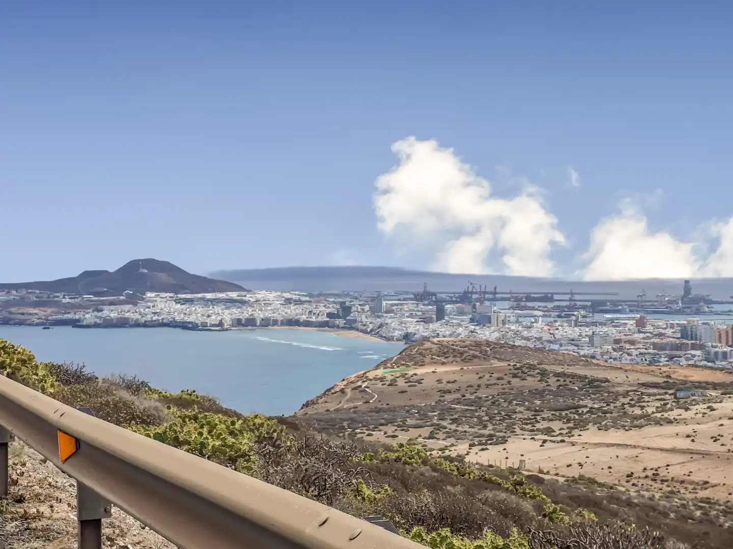 Vista exterior de Casa adosada en venta en Las Palmas de Gran Canaria con Terraza, Trastero y Amueblado
