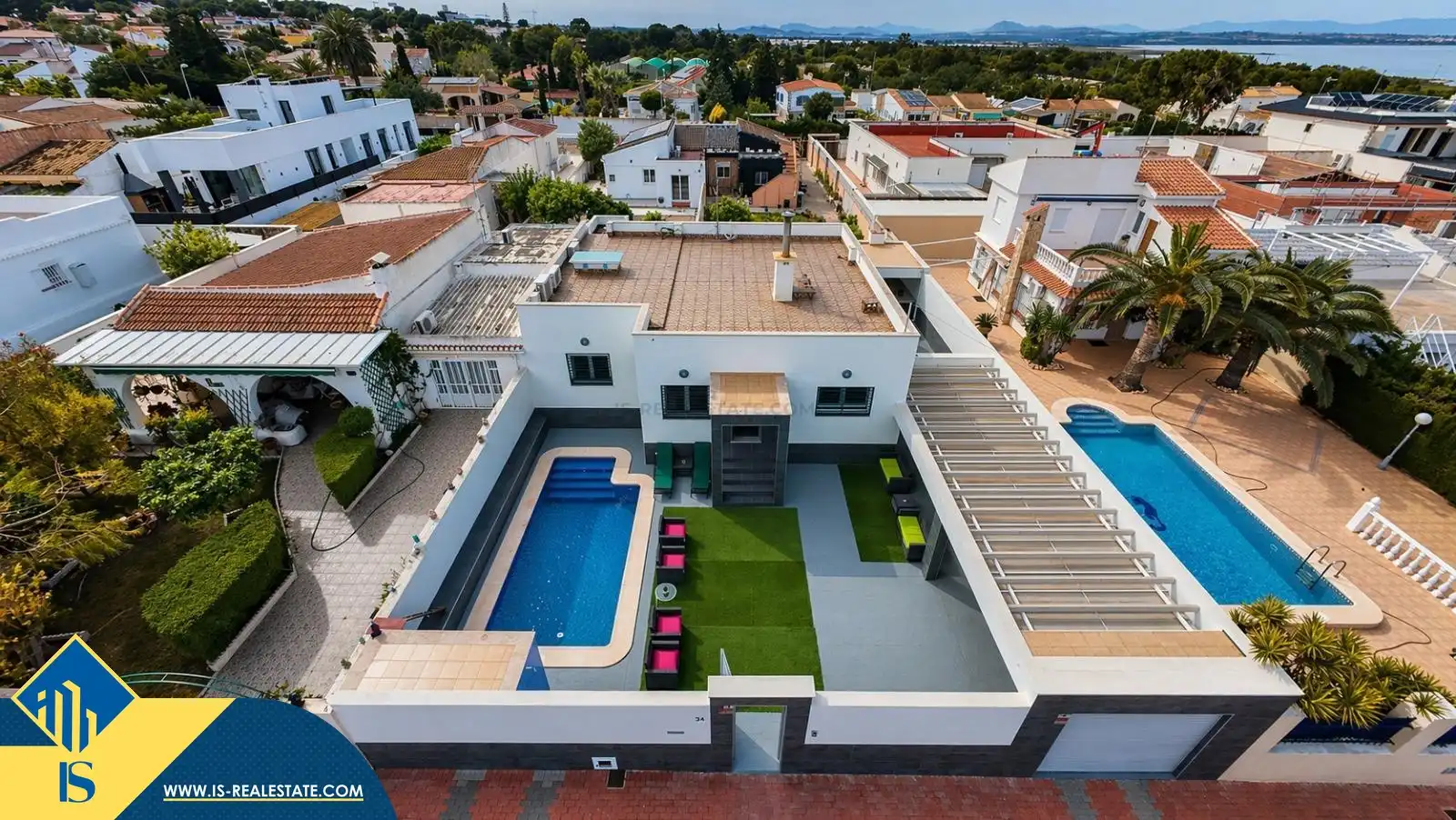Xalet amb piscina en venda a Los Balcones - Los Altos