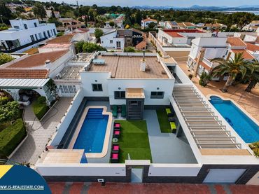 Detached house with pool for sale in Los Balcones - Los Altos