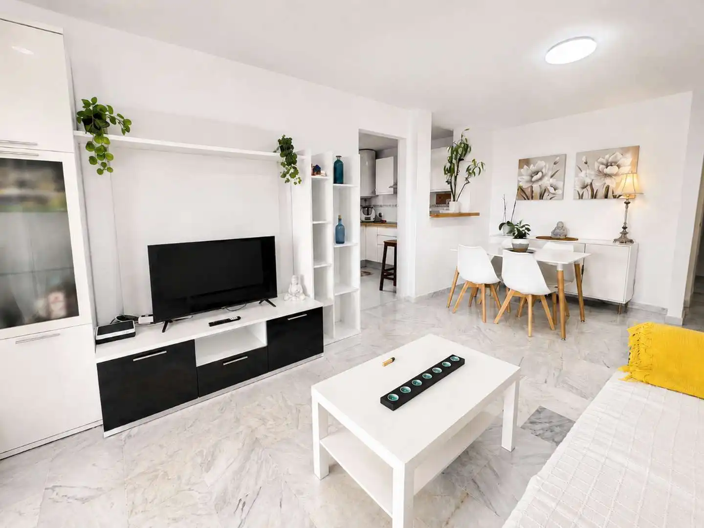 Sala de estar de Planta baja en venta en Manilva con Jardín privado, Terraza y Trastero