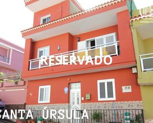 Vista exterior de Casa o xalet en venda en Santa Úrsula amb Terrassa, Traster i Moblat