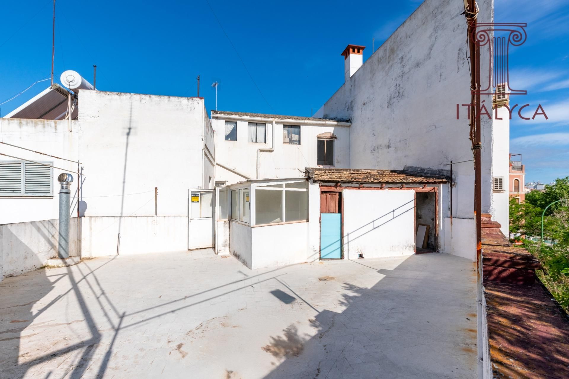 Exterior view of House or chalet for sale in  Sevilla Capital  with Air Conditioner, Heating and Terrace