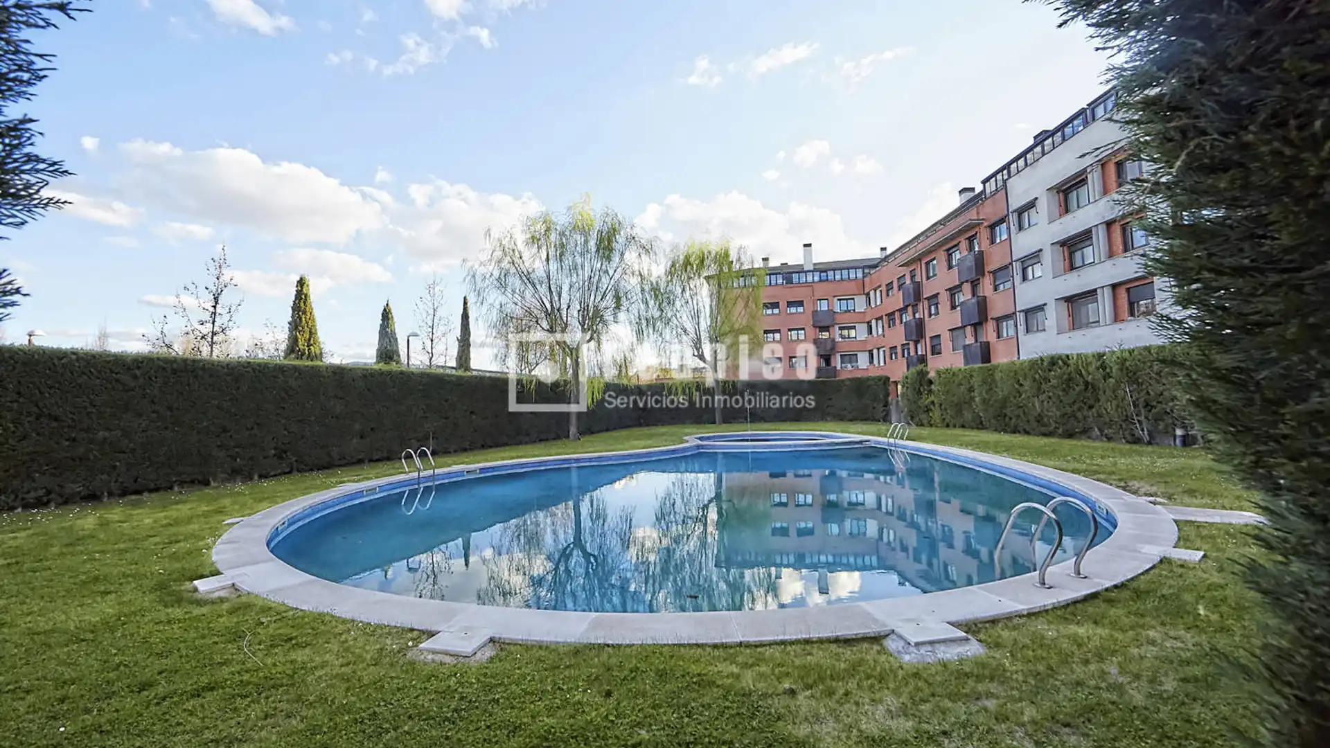 Piscina de Piso en venta en Valladolid Capital con Jardín privado, Trastero y Piscina