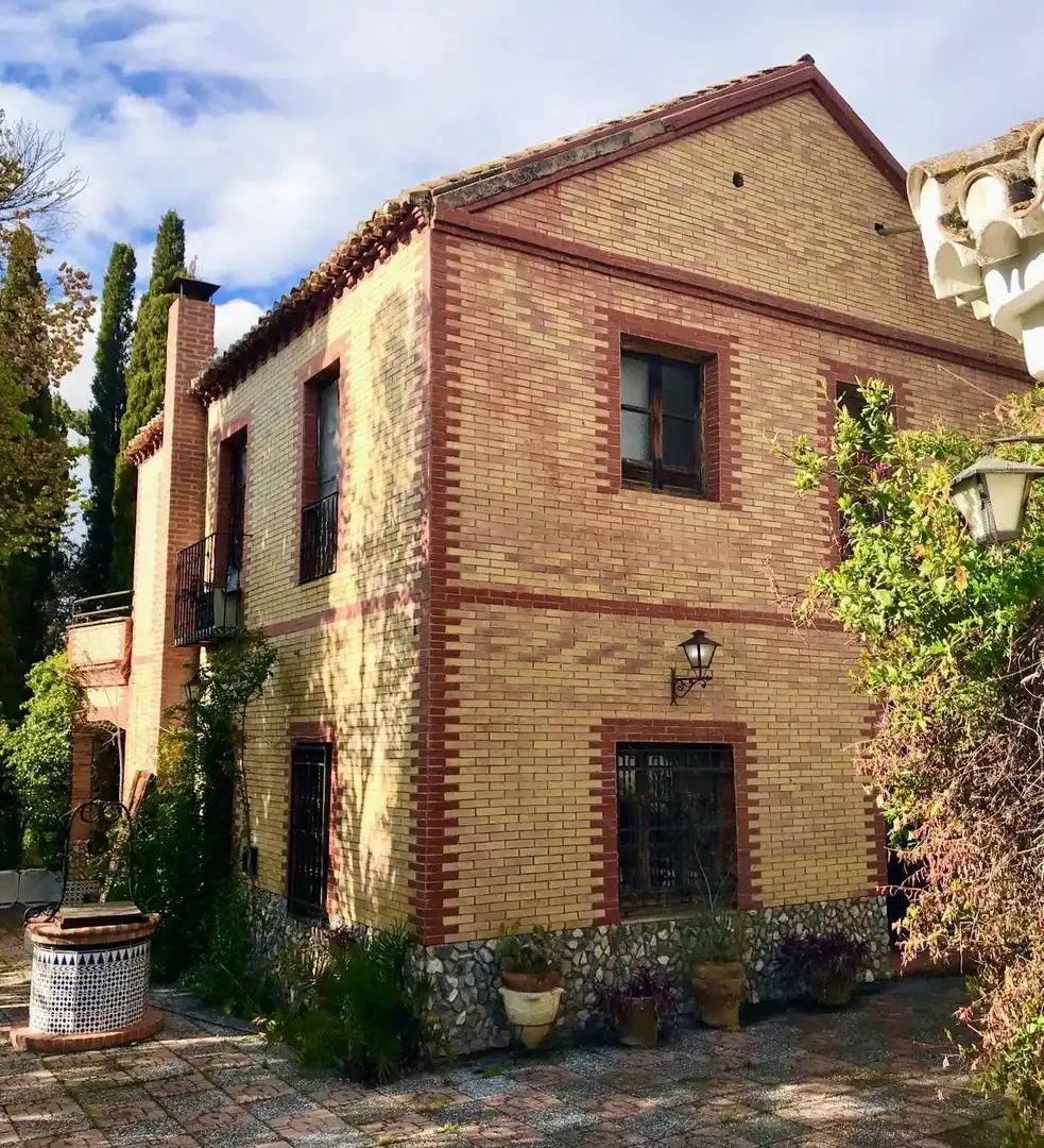 Vista exterior de Casa o xalet en venda en La Zubia amb Calefacció, Jardí privat i Terrassa