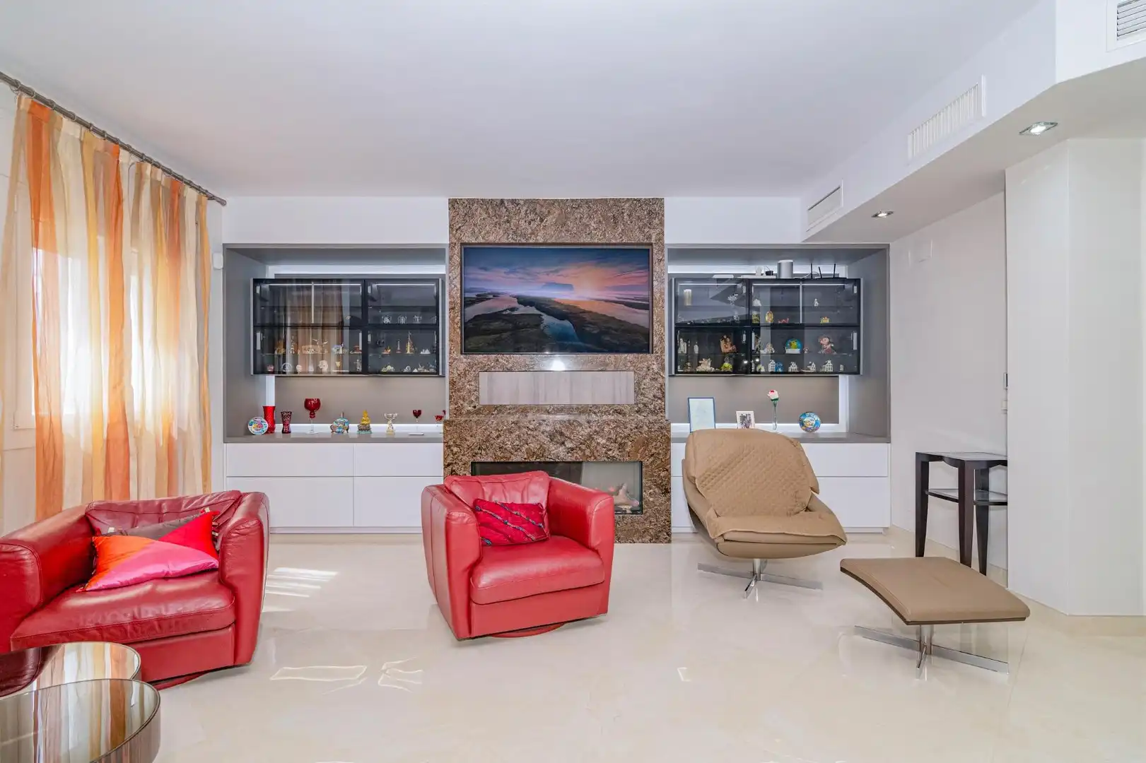 Sala d'estar de Casa o xalet en venda en Marbella amb Aire condicionat, Calefacció i Jardí privat