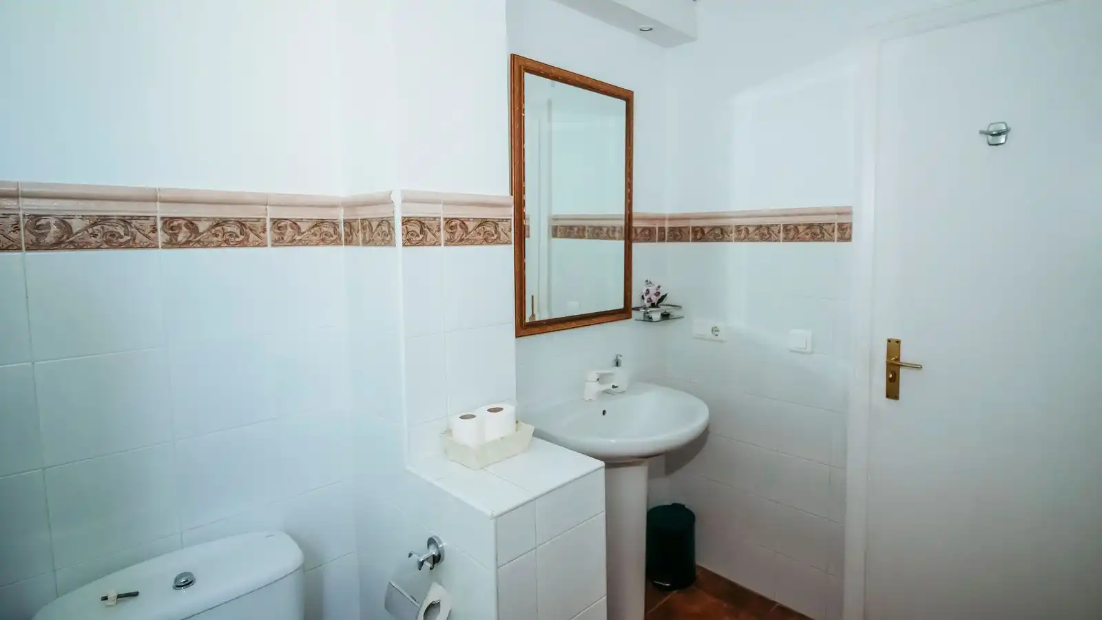 Baño de Piso en venta en Marbella con Aire acondicionado, Terraza y Amueblado