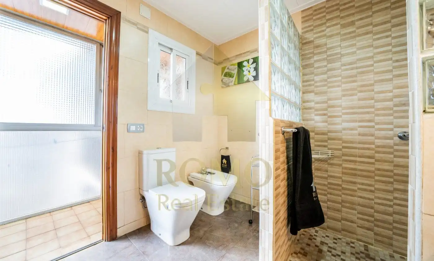 Baño de Edificio en venta en Santa Perpètua de Mogoda