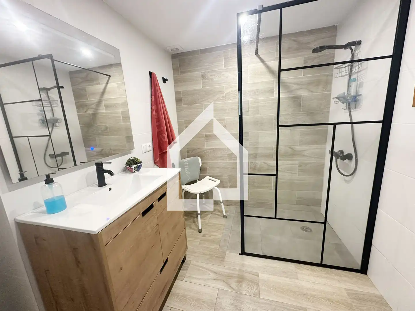 Bany de Casa o xalet en venda en San Vicente del Raspeig / Sant Vicent del Raspeig amb Jardí privat, Terrassa i Piscina