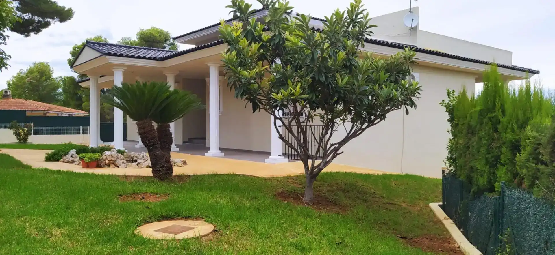 Vista exterior de Casa o xalet de lloguer en Picassent amb Aire condicionat, Jardí privat i Traster