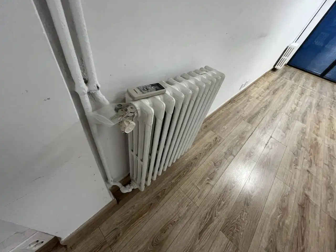 Schlafzimmer von Büro zur Miete in Barcelona mit Klimaanlage, Heizung und Alarm