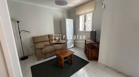 Foto 2 de Piso de alquiler en Girón - Las Delicias, Málaga Capital