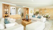 Sala d'estar de Casa o xalet en venda en Benahavís amb Aire condicionat, Terrassa i Piscina
