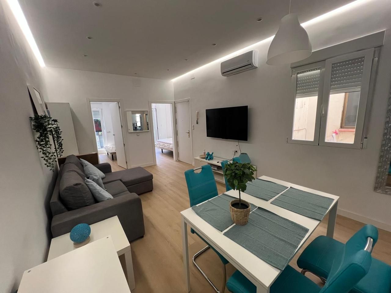 Sala d'estar de Pis de lloguer en  Madrid Capital amb Aire condicionat, Moblat i Balcó
