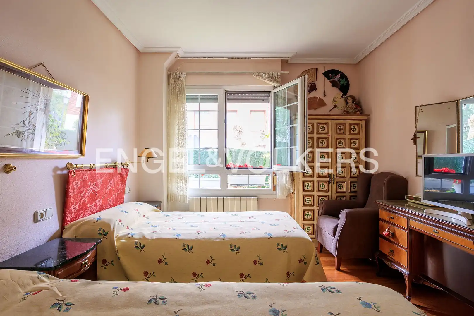 Bedroom of Flat for sale in Getxo   with Heating, Private garden and Parquet flooring