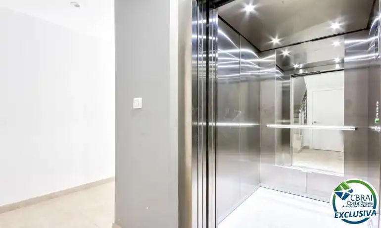 Piso en venta en Roses con Calefacción, Horno y Microondas