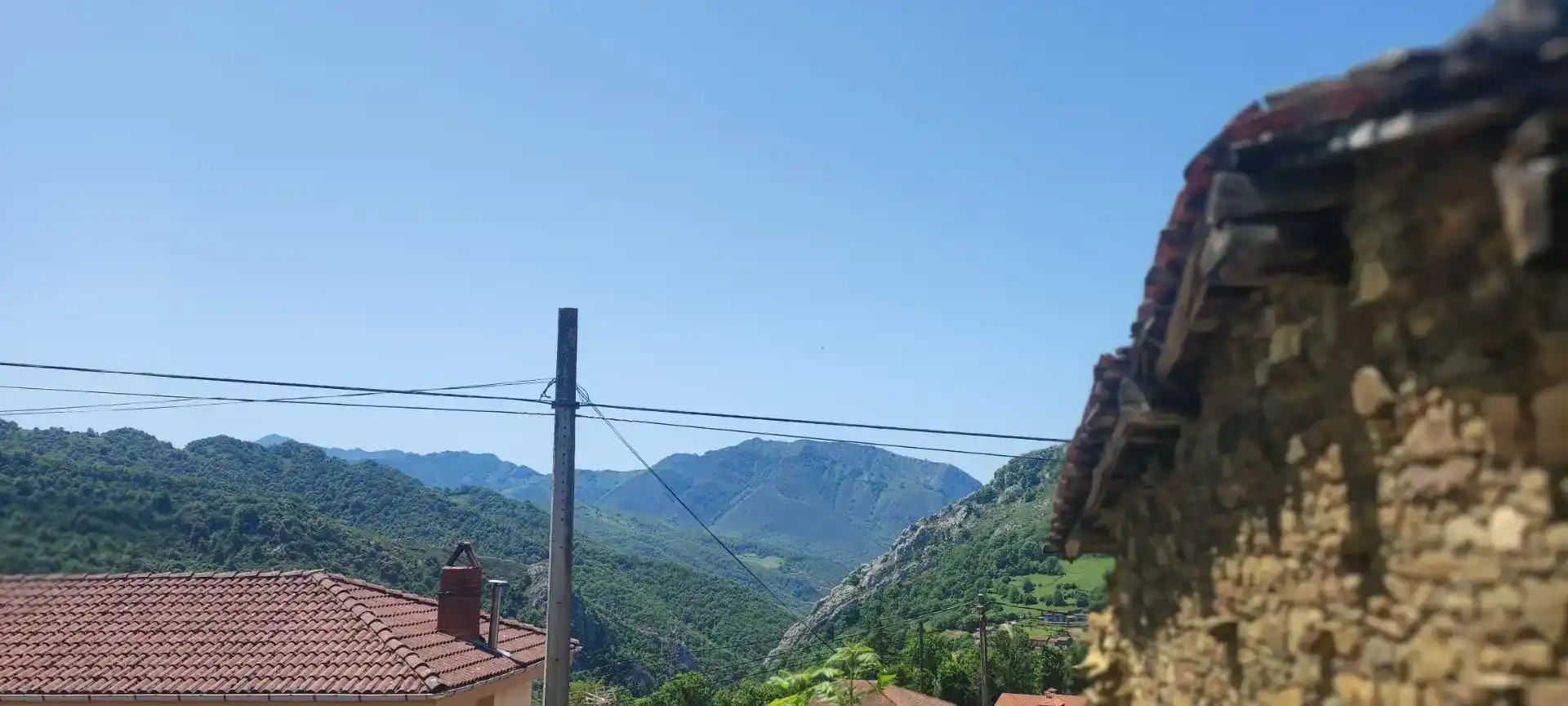 Vista exterior de Casa adosada en venda en Caso amb Balcó