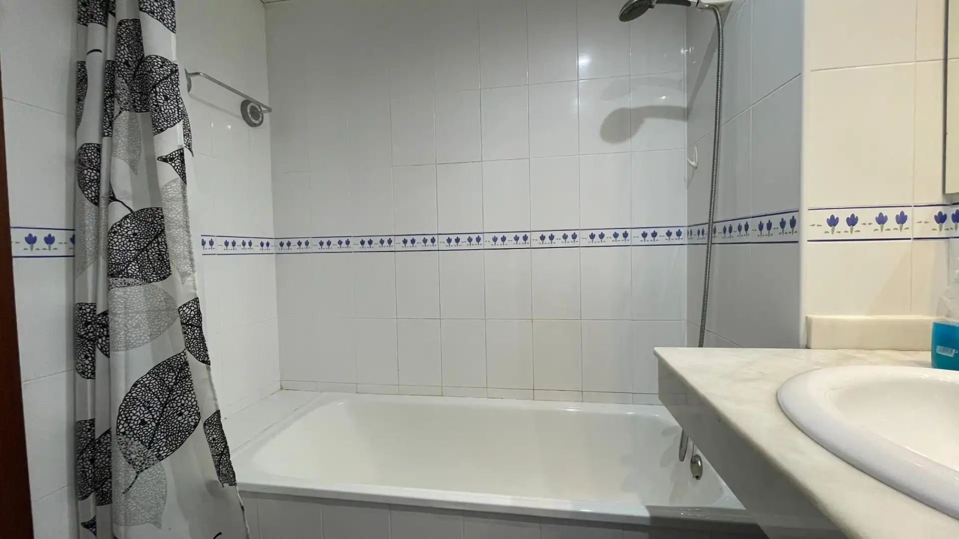 Badezimmer von Wohnung zur Miete in Córdoba mit Klimaanlage, Heizung und Gemeinschaftspool
