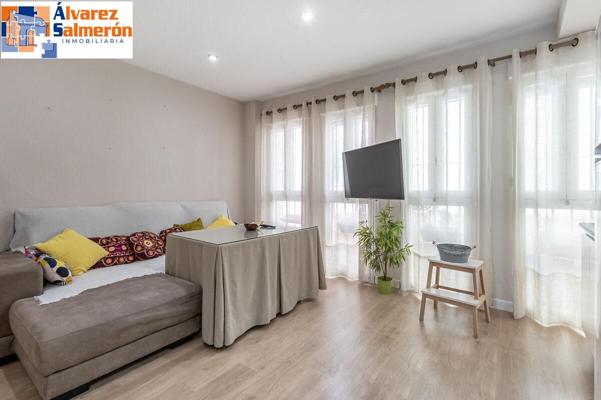 Bedroom of Flat for sale in  Granada Capital