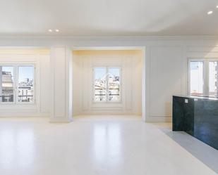Living room of Flat for sale in Girona Capital  with Air Conditioner, Heating and Parquet flooring