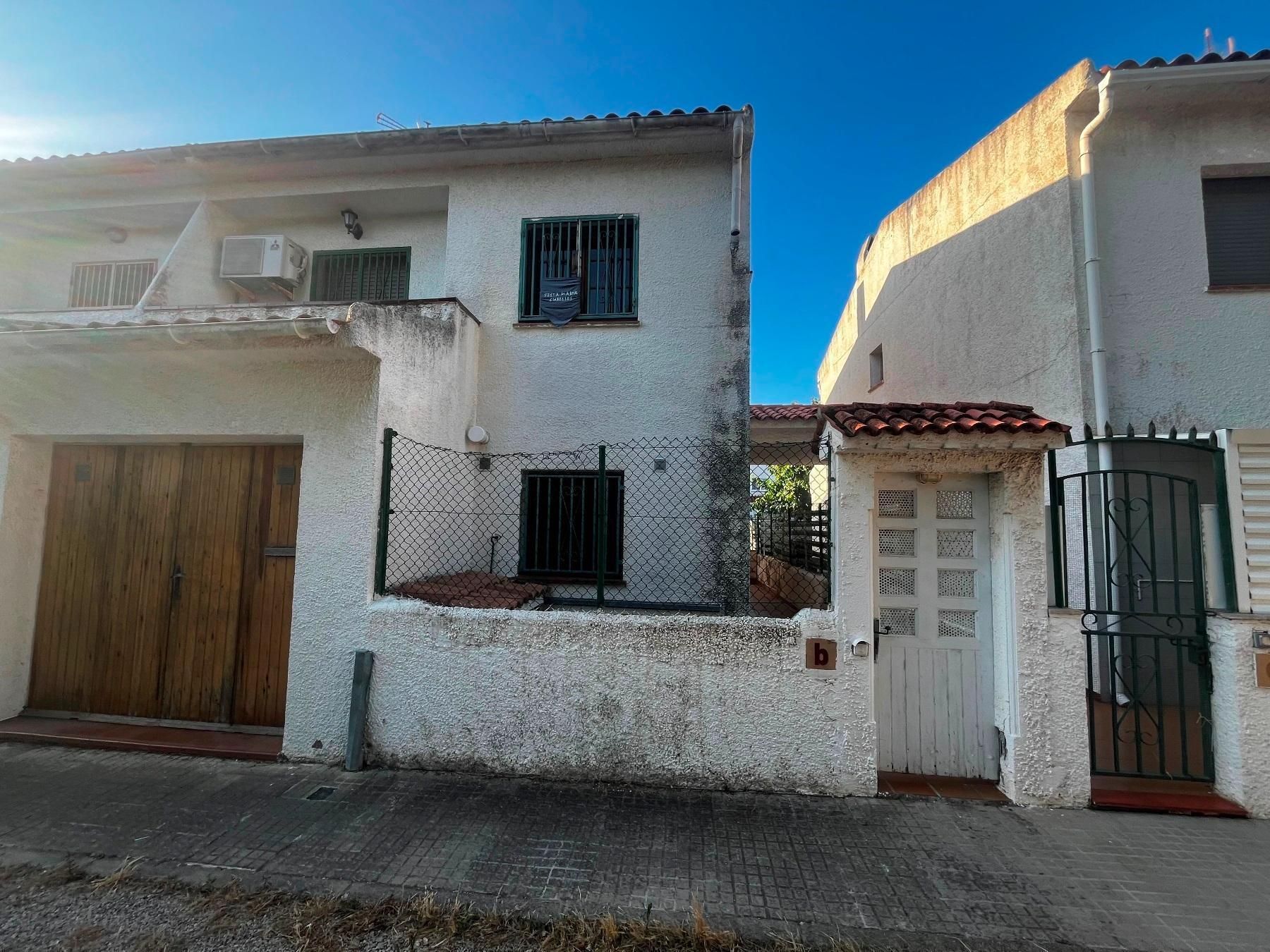 Vista exterior de Casa o xalet en venda en Cubelles amb Terrassa