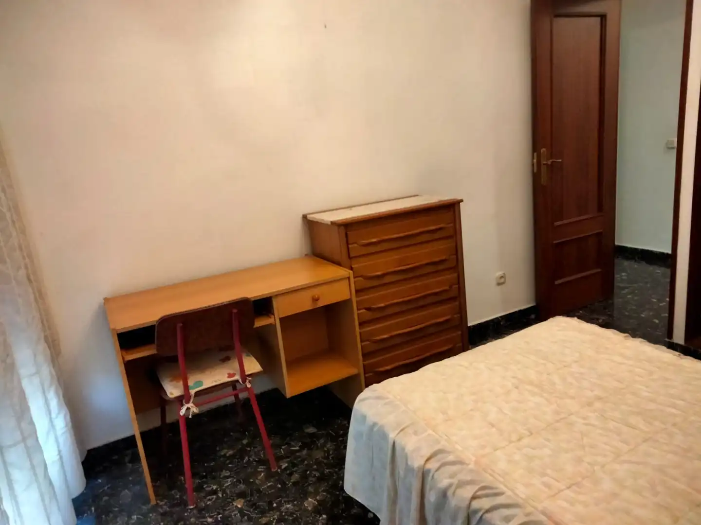 Habitación de Apartamento de alquiler en Albacete con Aire acondicionado y Amueblado