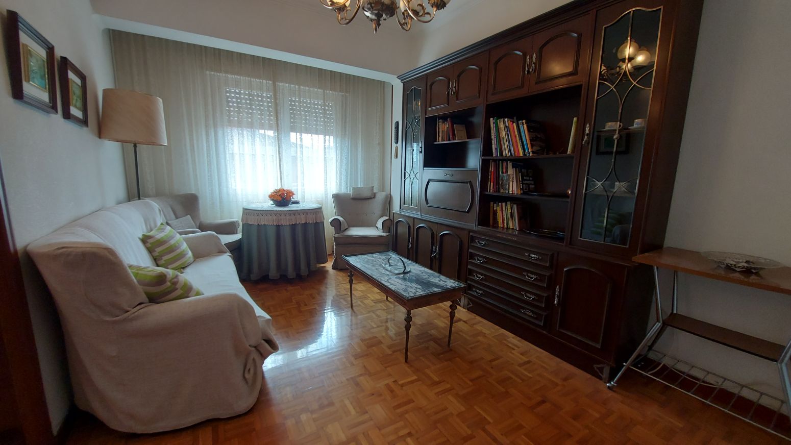 Sala d'estar de Pis en venda en  Logroño amb Calefacció, Parquet i Balcó