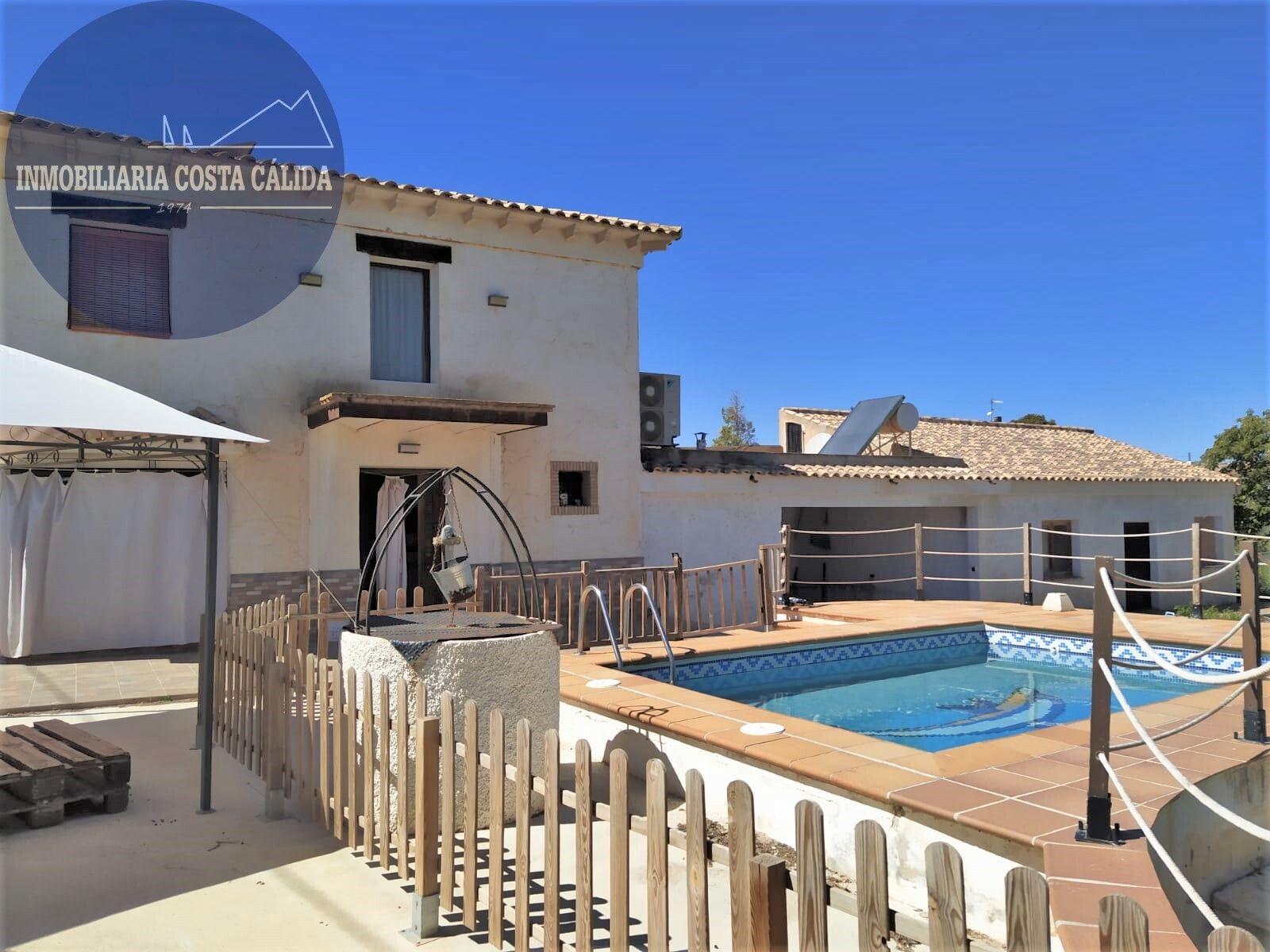 Vista exterior de Finca rústica en venda en Baza amb Aire condicionat, Calefacció i Jardí privat